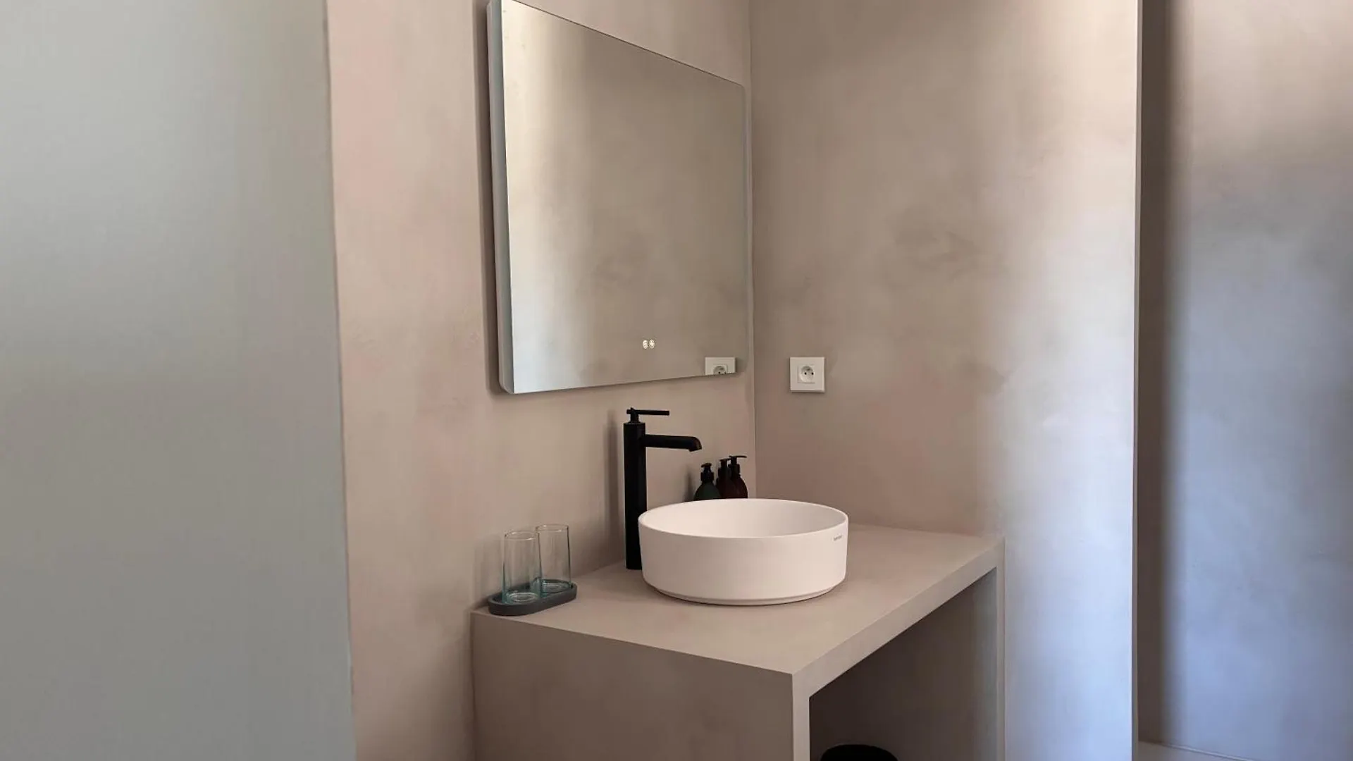 Bed & Breakfast La Maison Des Jardins Gigondas France