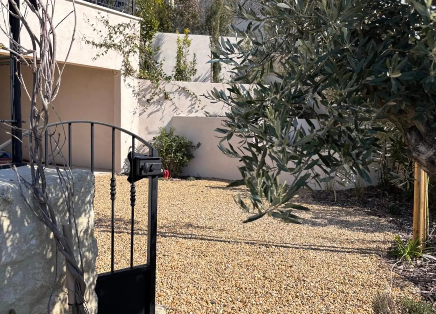 La Maison Des Jardins Gigondas Bed & Breakfast