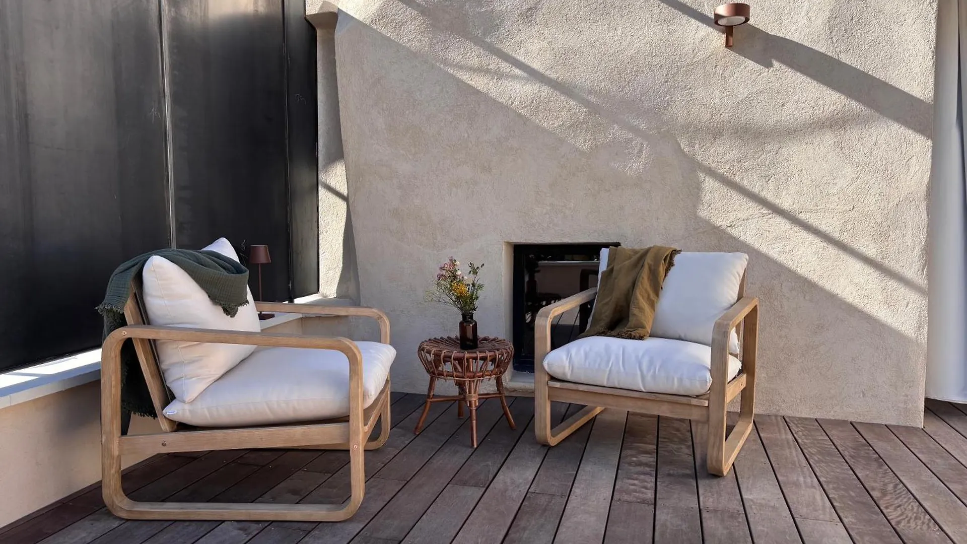 La Maison Des Jardins Gigondas Bed & Breakfast