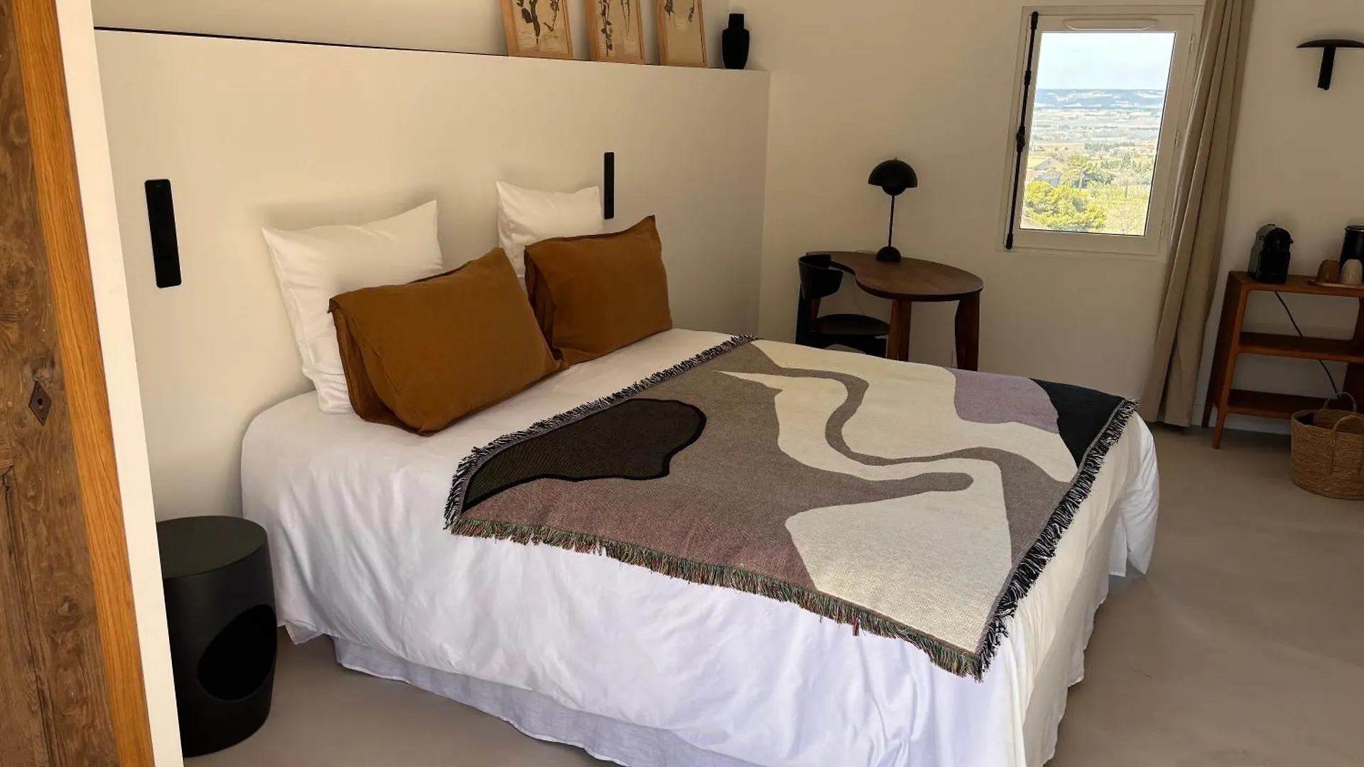 La Maison Des Jardins Gigondas Bed & Breakfast